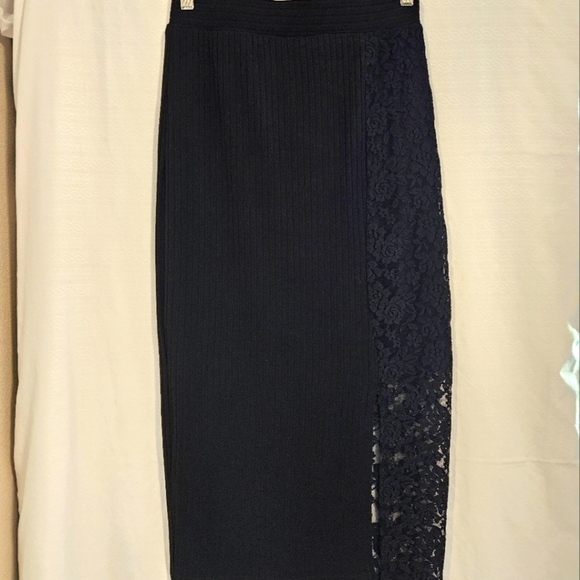 Plaid With Lace-Detail Midi Skirt.‎ - Picture 1 of 11